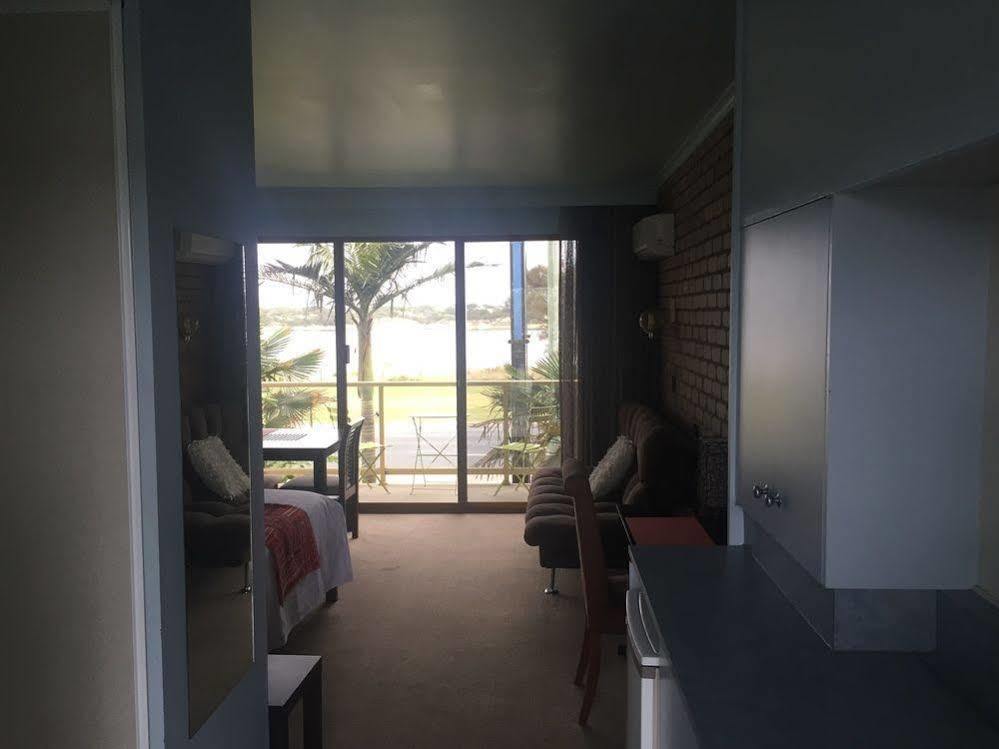 Abel Tasman Waterfront Motel 엔트런스호수 외부 사진